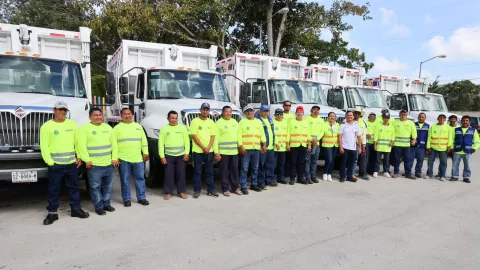 El gobierno municipal ha entregado 5 modernos camiones recolectores de basura en Isla Mujeres