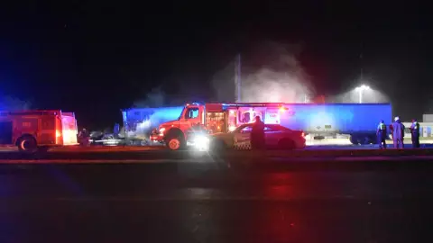 FOTOS_ Incendio de un tráiler en la Mérida-Cancún provoca fuerte movilización