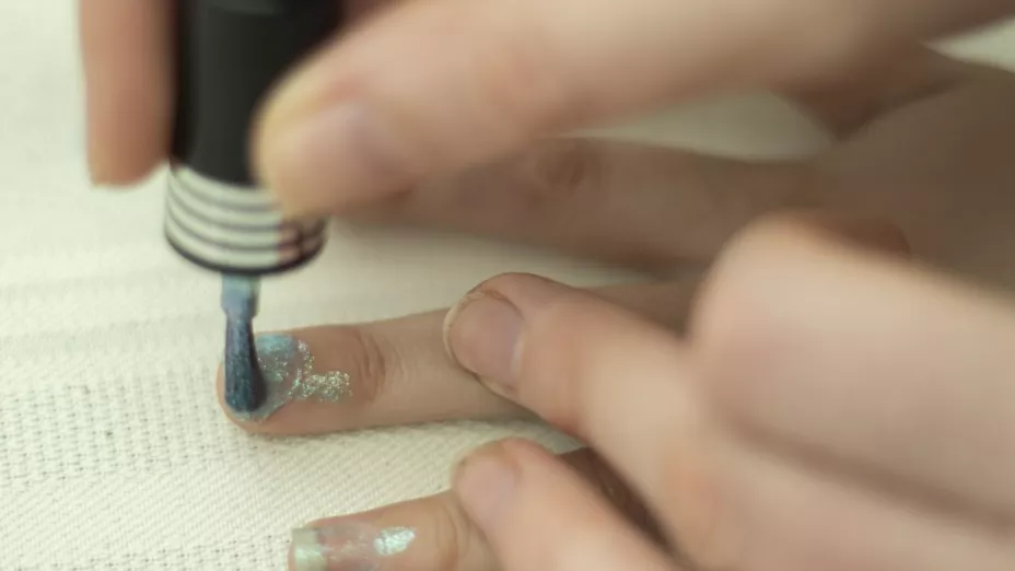 El truco para eliminar las uñas gruesas