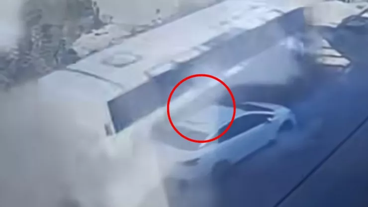 VIDEO | Cámara de seguridad capta el momento exacto del aparatoso accidente en Tonalá que dejó 13 lesionados