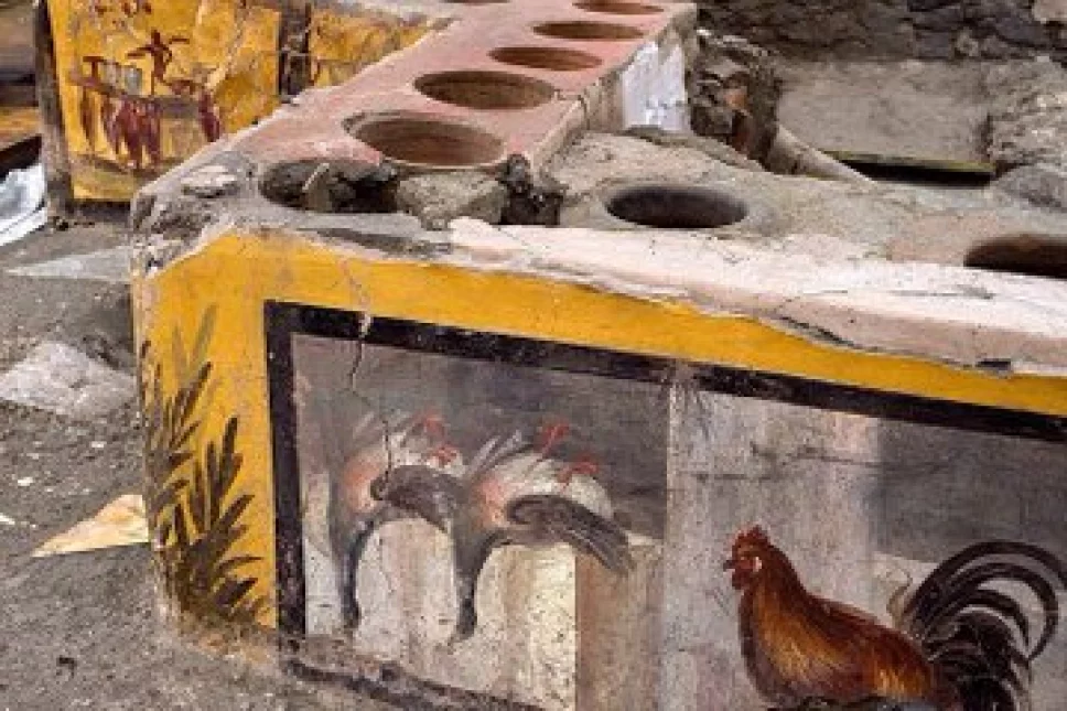 Arqueólogos descubren antigua tienda de comida callejera en Pompeya