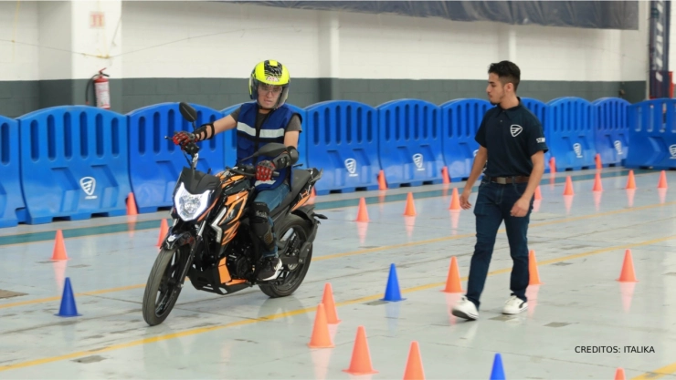 ITALIKA muestra cómo ser el mejor copiloto en una rodada para una conducción más segura