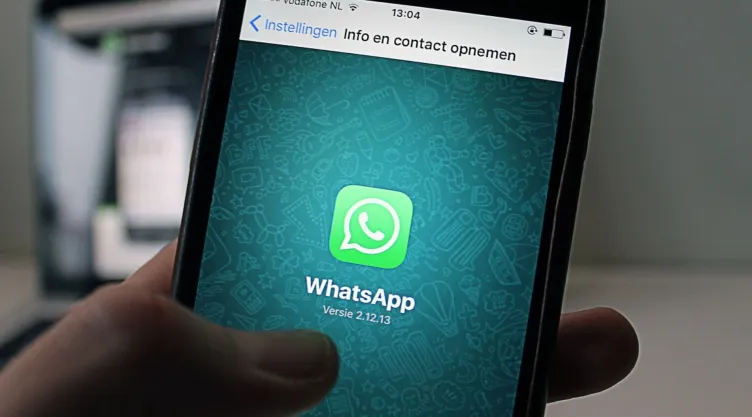 El truco de WhatsApp para leer los mensajes sin abrir la app
