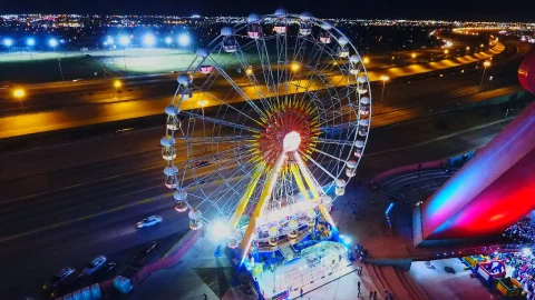 El cabello de una joven se quedó atorado en la rueda de la fortuna que se instaló en la feria de San Juan Chamila, Chiapas, por el Día de San Juan.