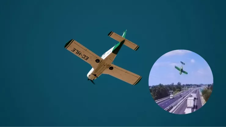 Imagen de avión ligero en el aire y captura de pantalla de video de avionazo en Italia del 22 de julio de 2025.