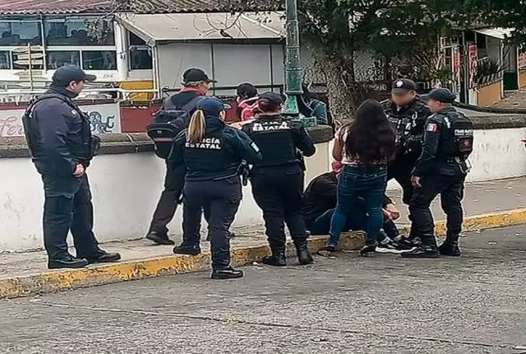 Joven intenta lanzarse de puente en Xalapa