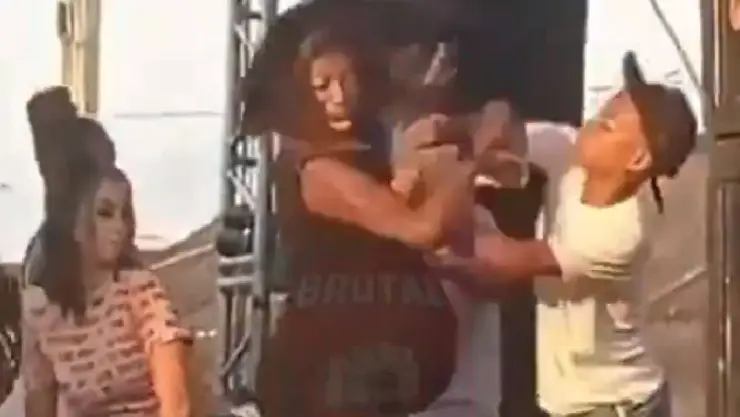 VIDEO_ Hombre golpea a su novia embarazada por perrear en el escenario de un concierto