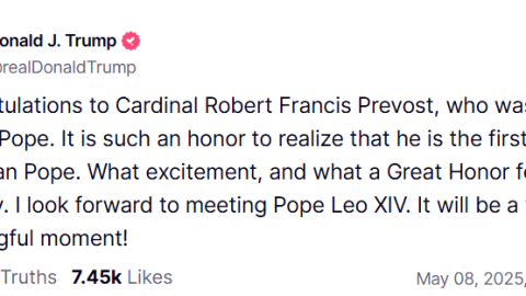 donald-trump-felicita-papa-Robert-Francis