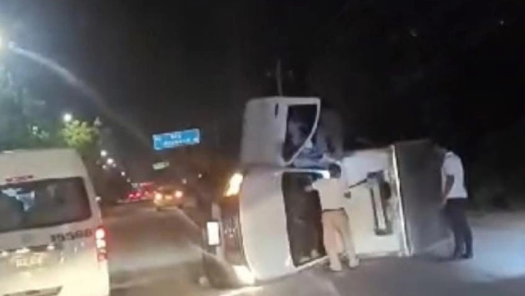 ¡Primer accidente del día! Se registra volcadura en carretera 307 a la altura de Playa del Carmen