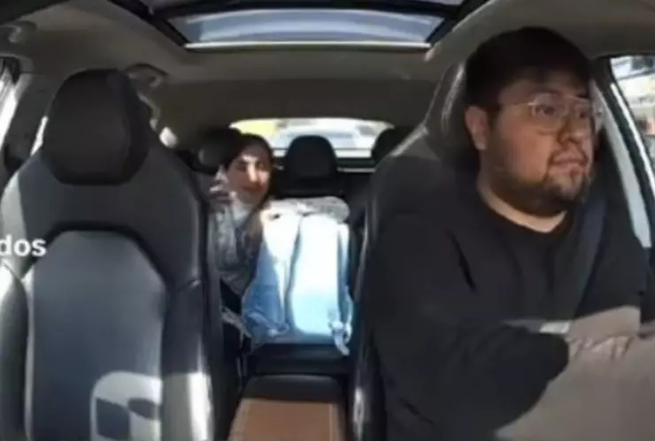 pasajera amenaza a conductor