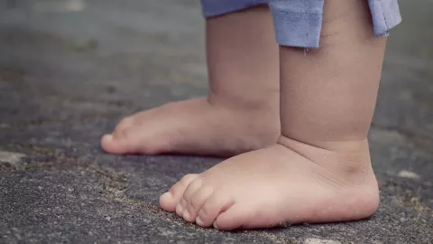 Bebé se dispara en la cara