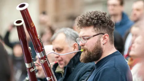El Fagot es un instrumento musical de viento, formado por un tubo de madera