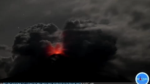 erupción-volcán-indonesia-evacuaciones-y-cancelación-vuelos