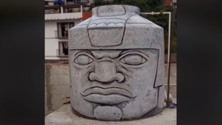 VIDEO: Cabeza Olmeca plasmada en tinaco de Puebla se hace viral