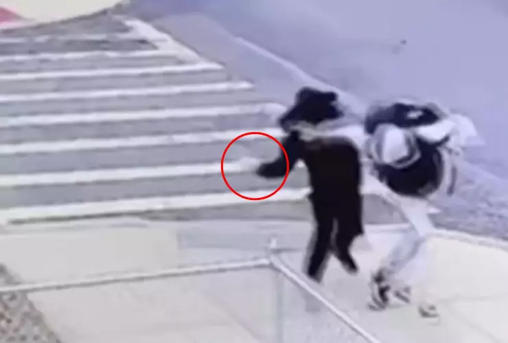 VIDEO: ¡IMÁGENES FUERTES! Joven muere apuñalado tras pelea en pizzería