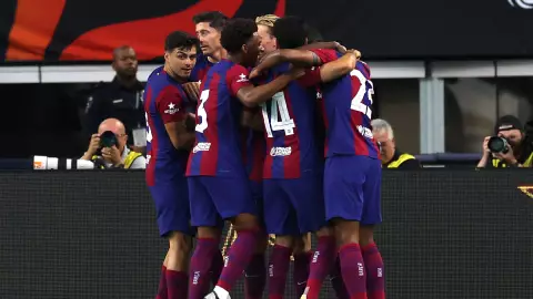 Barcelona festeja gol ante el Real Madrid