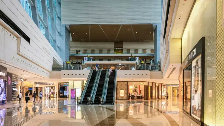 Bebé muere tras caer de segundo piso de Centro Comercial en Perú.jpg