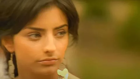 Celebridades que fueron modelos de videos musicales - Aislinn Derbez