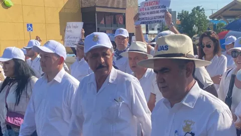 Exalcalde de Culiacán en la megamarcha UAS
