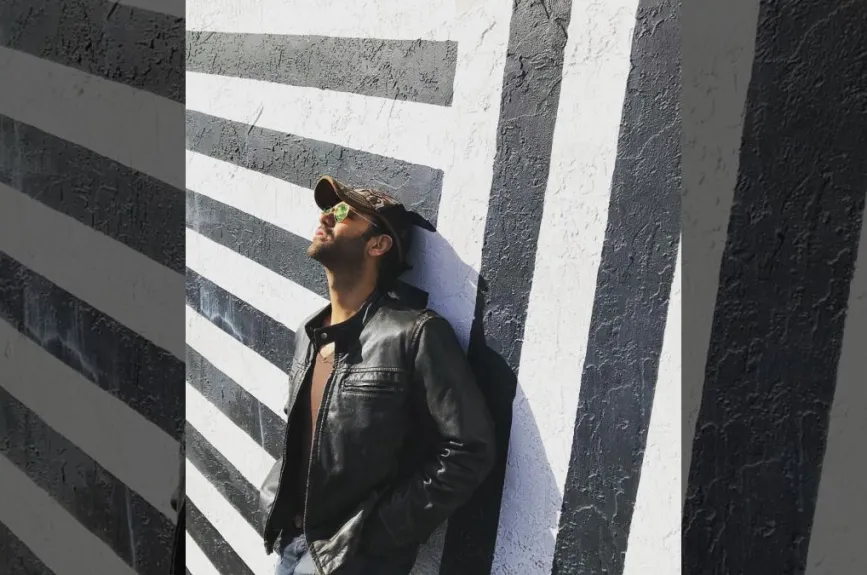 Valentino con gorra.jpg