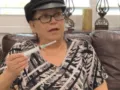 Doña Rosa Rivera con jeringa en mano..jpg