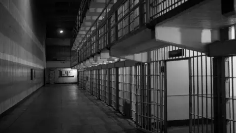 Imputan a hombre por los delitos de violencia familiar y crueldad animal en el fraccioamiento La Américas