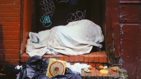 Indigente se negó a compartir su comida y recibe puñaladas