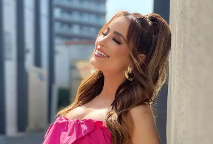 Esta fue la amorosa felicitación de Carlos Rivera a Cynthia Rodríguez.