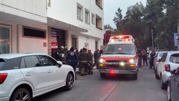Caen cuatro personas en un elevador de Álvaro Obregón