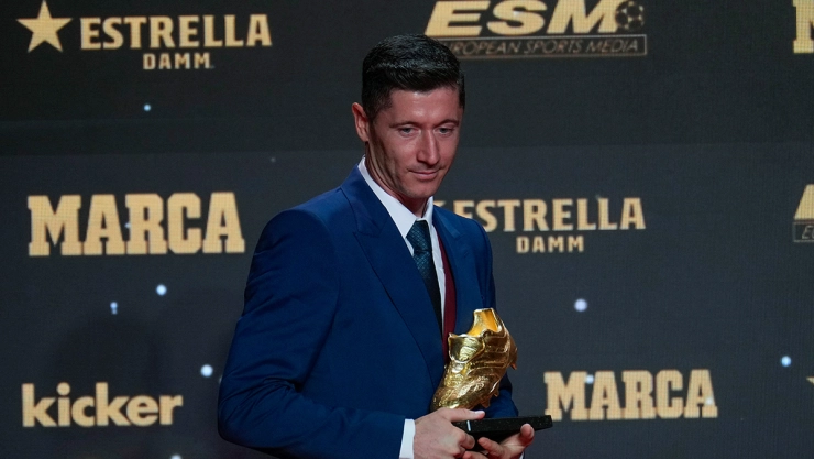 Robert Lewandowski recibe la Bota de Oro