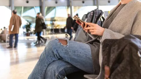 ÁREAS DE ESPERA EN AEROPUERTO DE TIJUANA