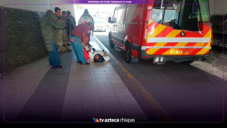 ¡Terminó en el piso! Checador de terminal de autobuses de Villahermosa se desmaya y abre la cabeza