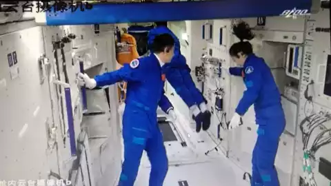 Se acopla con éxito nave china Shenzhou-13 a la estación Tiangong