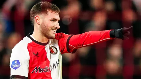 Santiago Gim&eacute;nez, delantero mexicano con el Feyenoord