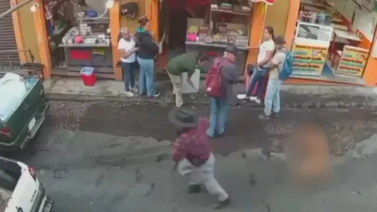 Mujer corre desnuda detrás de un ladrón en Cuernavaca