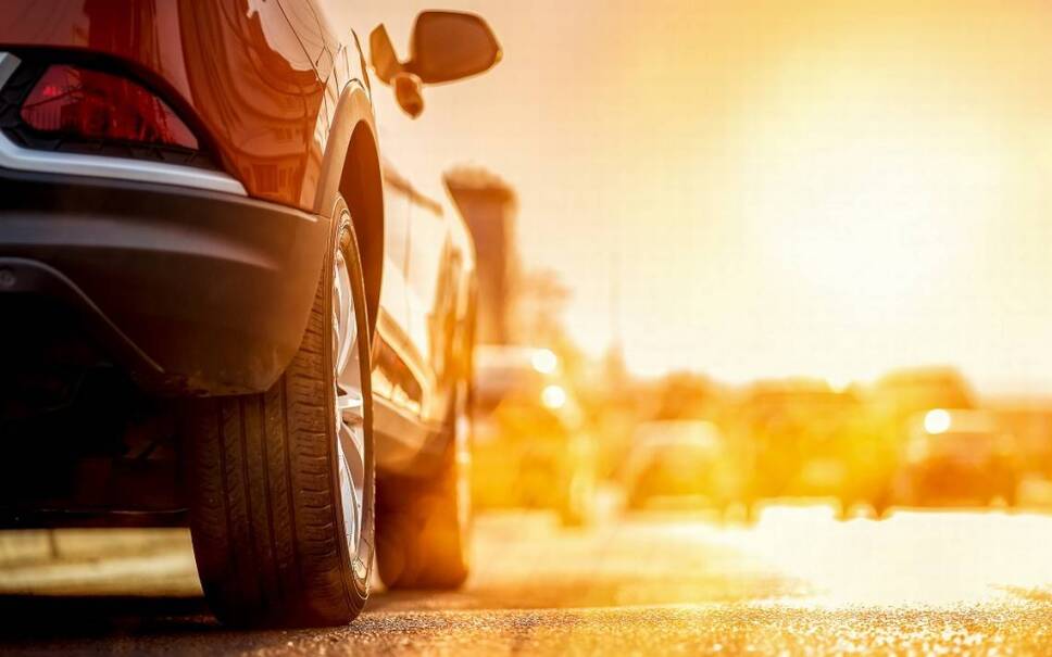 Niño de 5 años muere al quedar encerrado en un auto