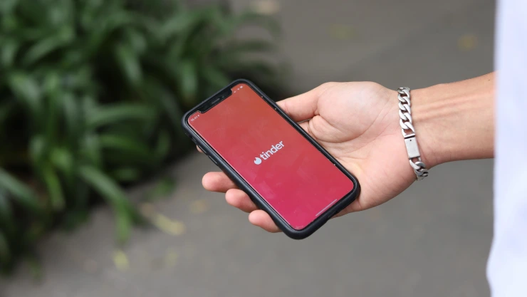 ¡Pendientes! Alertan estafas por Tinder en Quintana Roo