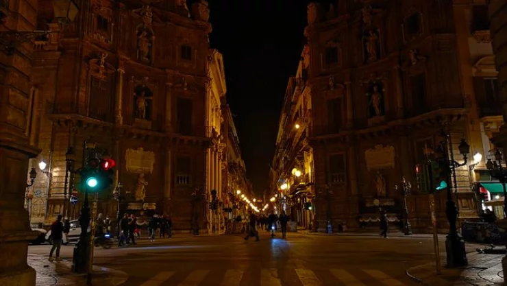 italia-monumentos-protesta-luz