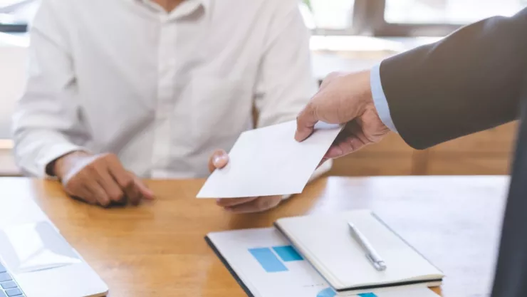 Los cheques de estímulos pueden ser para temas de vivienda, alimentación u otros.