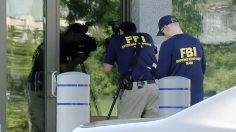 Hombre es asesinado tras tratar de ingresar al FBI.