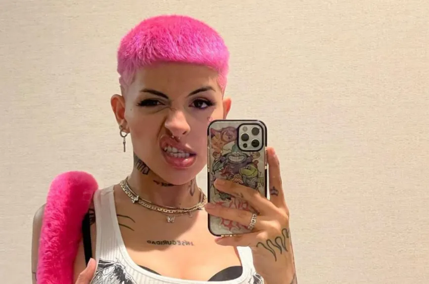 Cazzu tiradera a Belinda (3).jpg