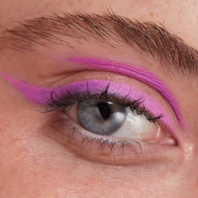 /estilo-de-vida/eyeliner-morado-rejuvenecer-mirada-50