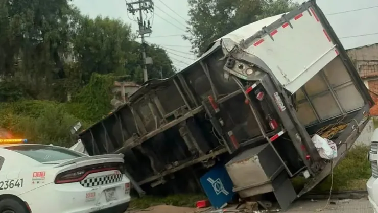 Reportan fuerte choque en la autopista México-Querétaro deja dos muertos