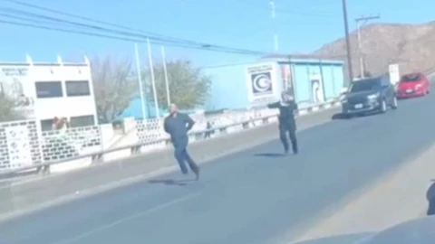 esposado escapa de policía