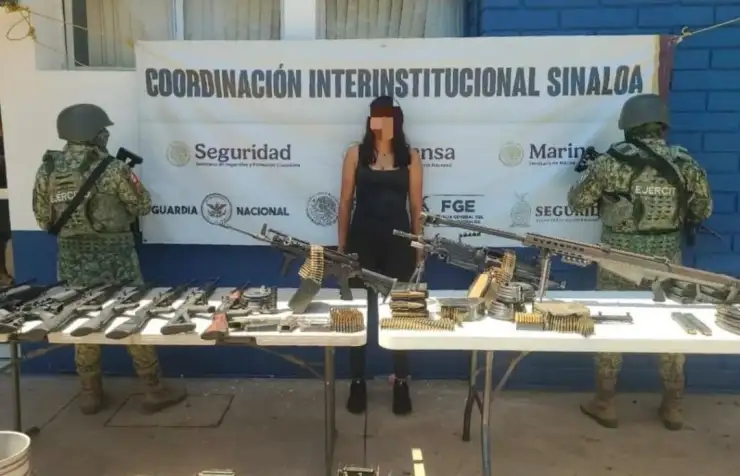 Armamento de alto poder, incluyendo un fusil Barrett .50, decomisado por militares tras enfrentamiento en Aguaruto, Culiacán