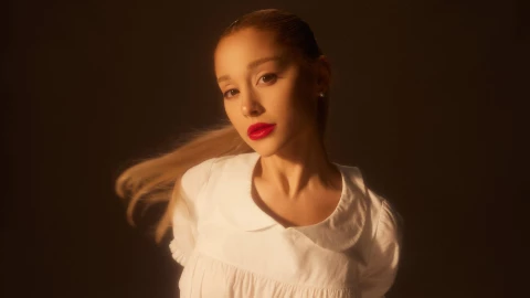 Ariana Grande revive su divorcio y su nueva vida en la versión extendida de ‘Eternal Sunshine’.jpg