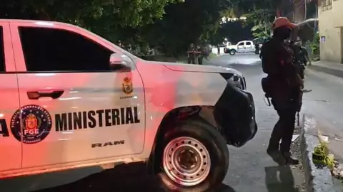 Arrojan-bolsas-negras