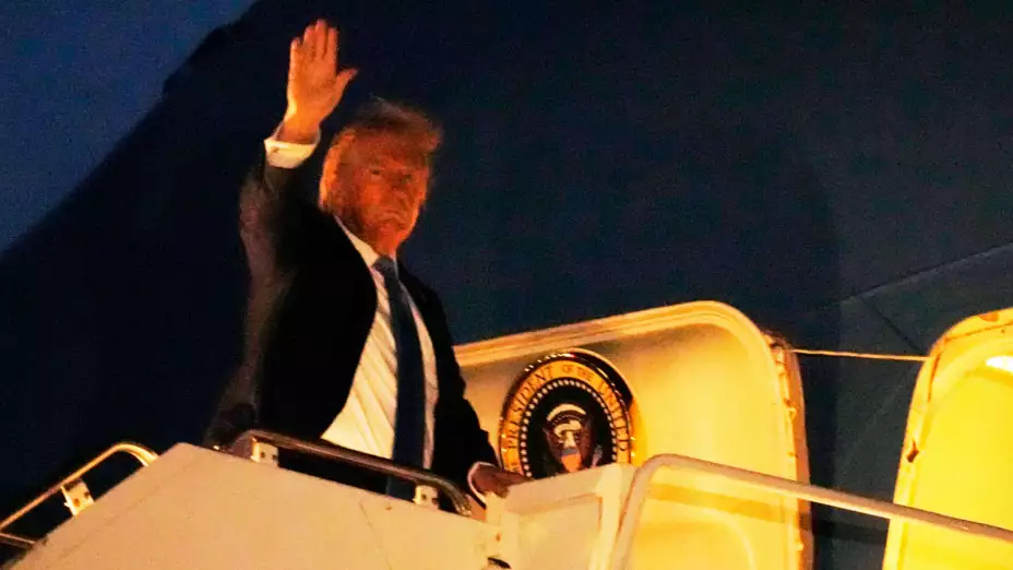 Donald Trump se despide en Canadá para regresar a Washington.