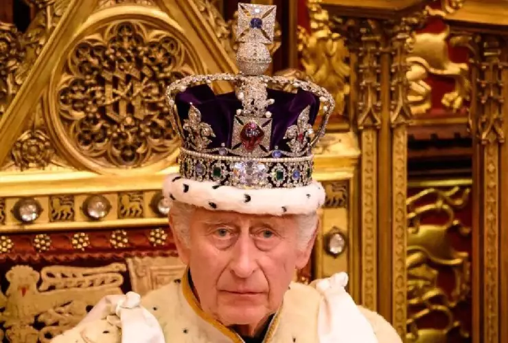 Rey Carlos III fue hospitalizado este viernes en Reino Unido