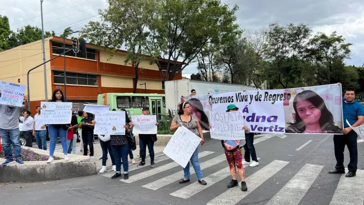 Bloquean calles por jóvenes desaparecidas en CDMX